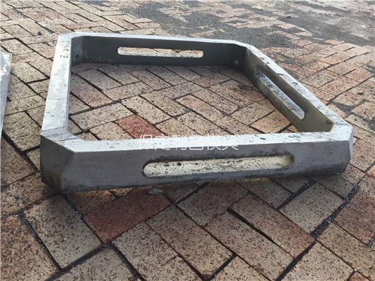 平（píng）鋪式生態護坡模具