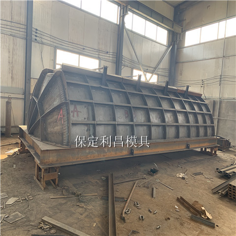 罐式化糞（fèn）池模具的（de）簡介（jiè）