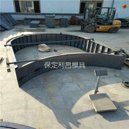 拱形骨架（jià）護坡模具介紹（shào）