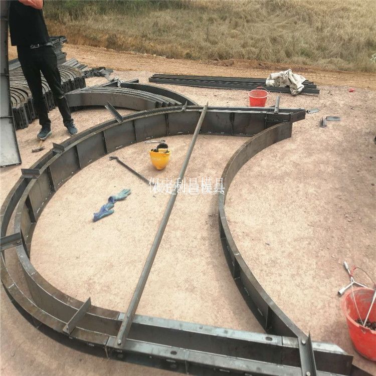 拱形（xíng）骨架鋼模板（bǎn）的簡介