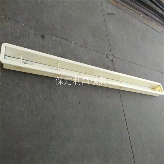 鋼絲網立柱模具的介（jiè）紹