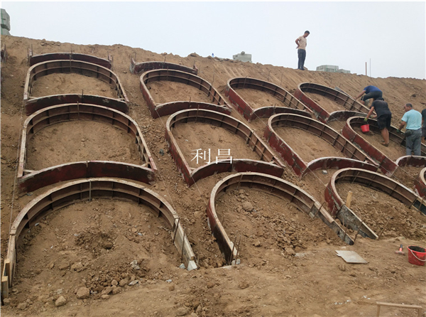 水泥拱形骨架模（mó）板