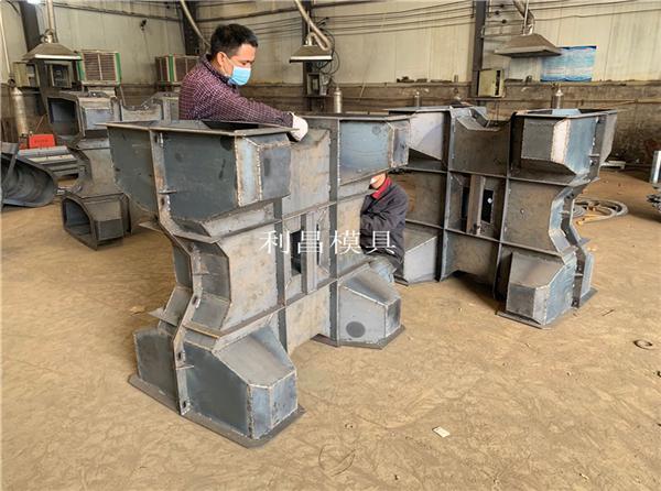 四腳空心消浪（làng）塊模具