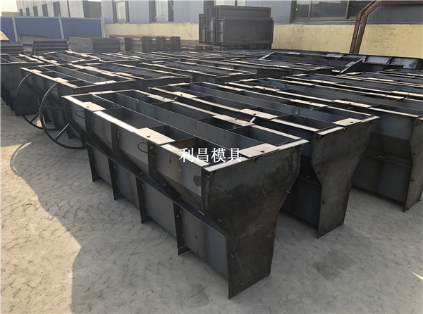 水（shuǐ）泥隔離（lí）墩模具