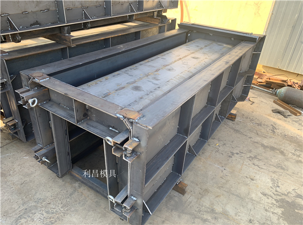 預製（zhì）矩形槽鋼模具