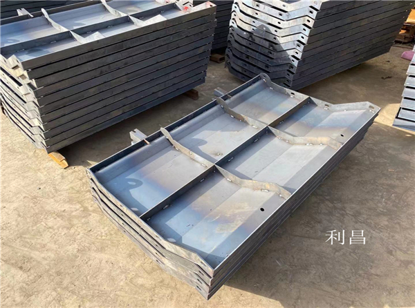 水泥防撞牆模板（bǎn）